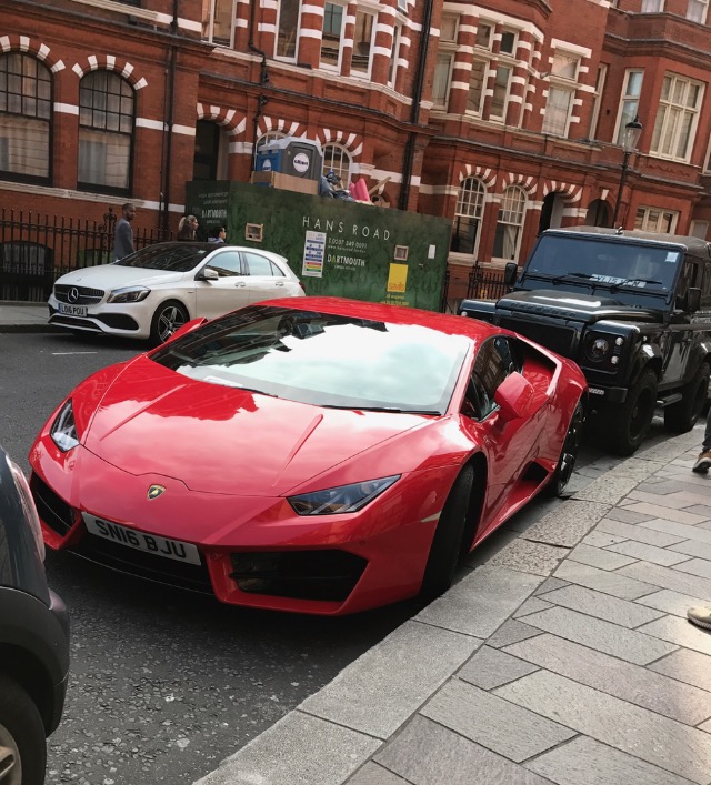 Lamborghini in Hans Road, Knightsbridge 5.5.2017